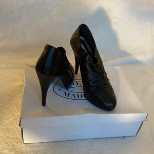 Black heels, like new heel like new and eel leather